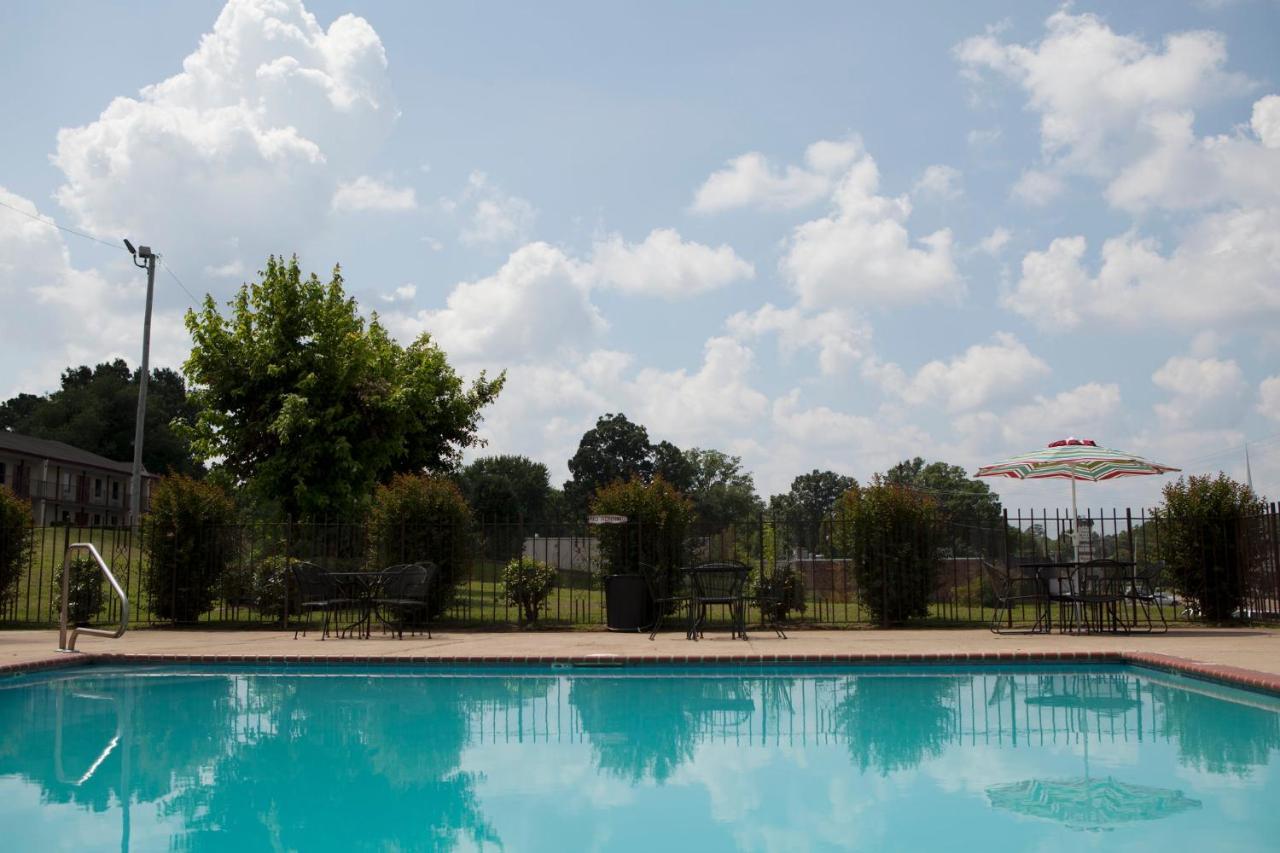Red Roof Inn & Suites Jackson, Tn Екстер'єр фото