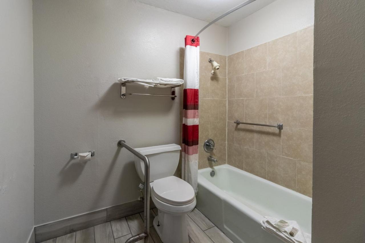 Red Roof Inn & Suites Jackson, Tn Екстер'єр фото