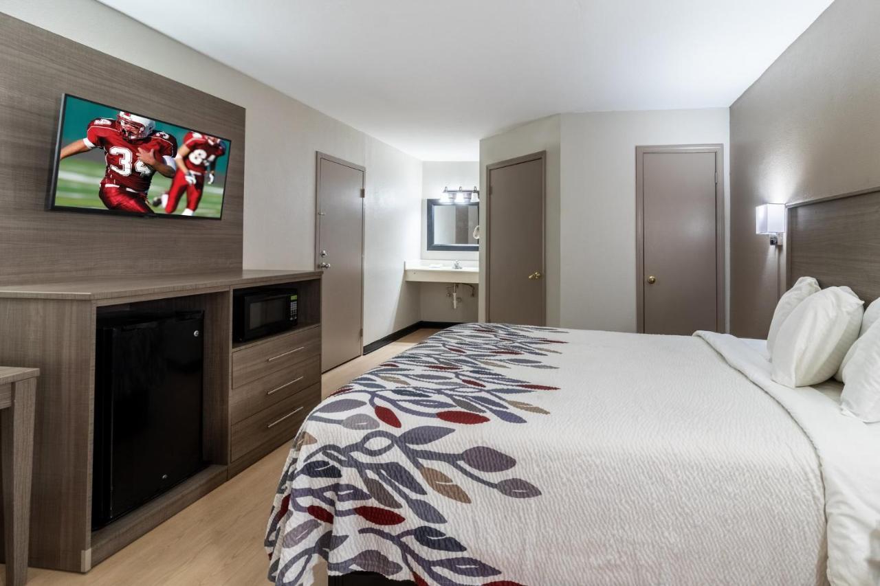 Red Roof Inn & Suites Jackson, Tn Екстер'єр фото