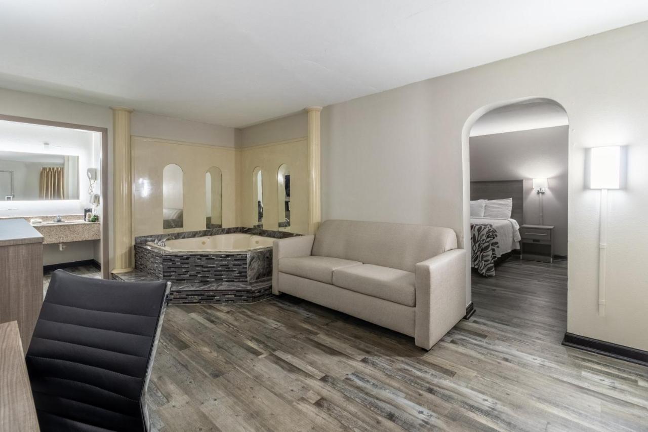 Red Roof Inn & Suites Jackson, Tn Екстер'єр фото