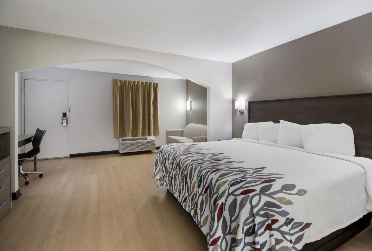 Red Roof Inn & Suites Jackson, Tn Екстер'єр фото