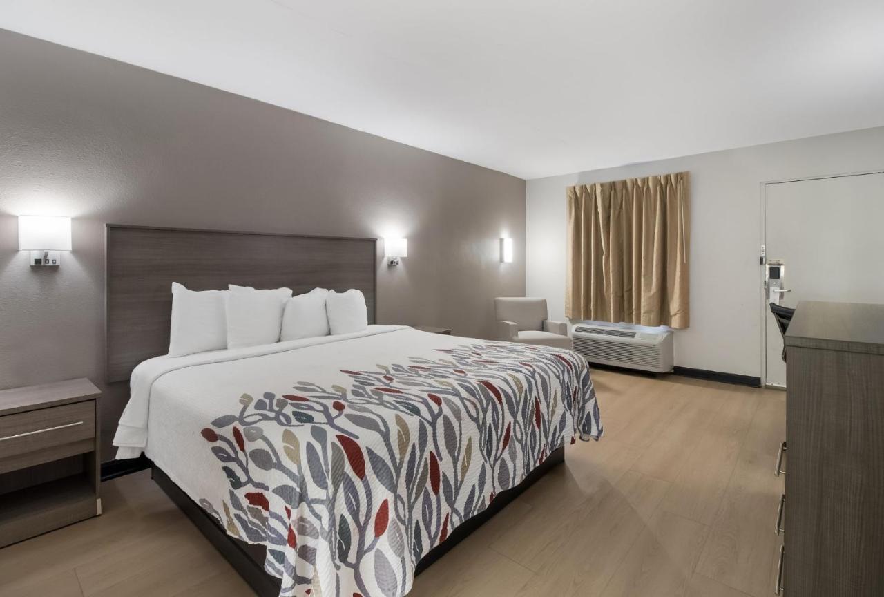 Red Roof Inn & Suites Jackson, Tn Екстер'єр фото