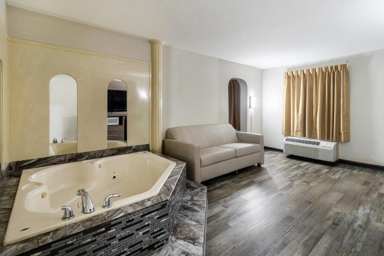 Red Roof Inn & Suites Jackson, Tn Екстер'єр фото