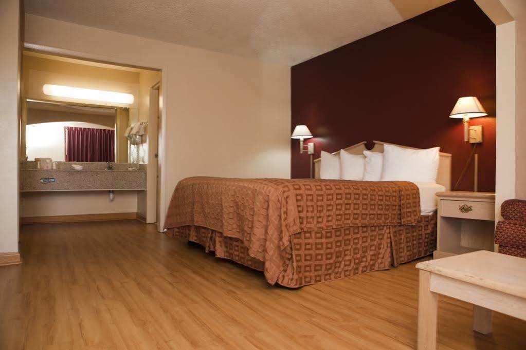 Red Roof Inn & Suites Jackson, Tn Екстер'єр фото